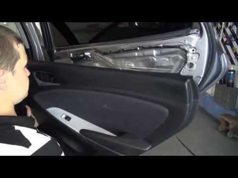 Как снять обшивку двери на Hyundai Accent Solaris