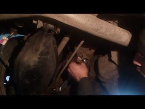 Как заменить рычаг подвески на Mercedes C200
