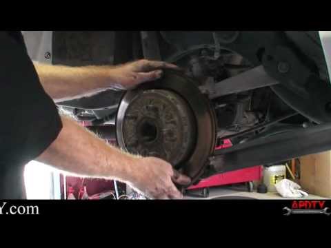 Как заменить тормозные колодки на Ford Crown Victoria