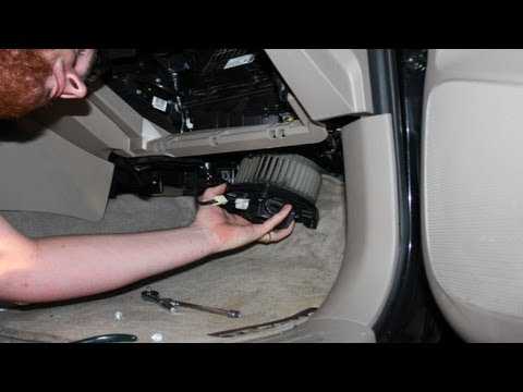 Как снять мотор печки на Toyota Tacoma 05-12