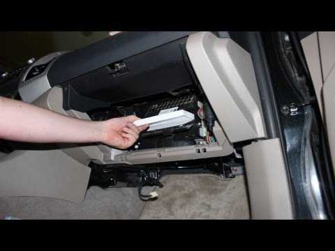 Как заменить фильтр салона на Toyota Tacoma 05-12