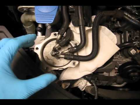 Как заменить топливный фильтр на Volkswagen Jetta TDI
